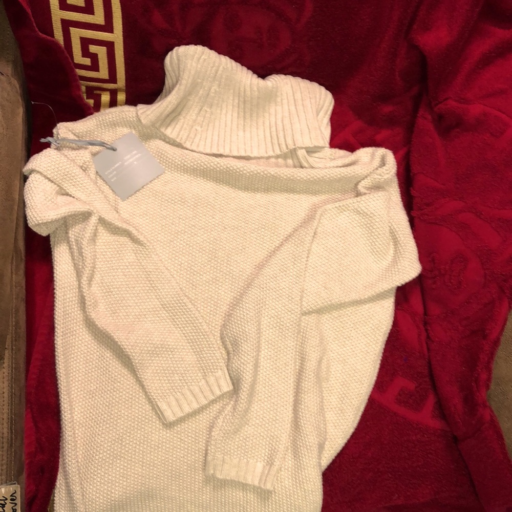Sweater 😁😁😁🔥🔥🔥👑👑👑 - Picture 3 of 4